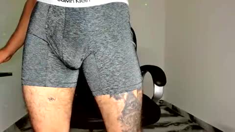 mikee_scooth online show from June 6, 5:02 am