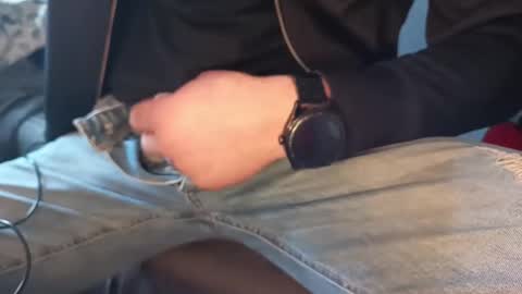 Snapshot of mikkkiz chatting on March 8, 9:24 am Bescior online show from March 8, 9:24 am