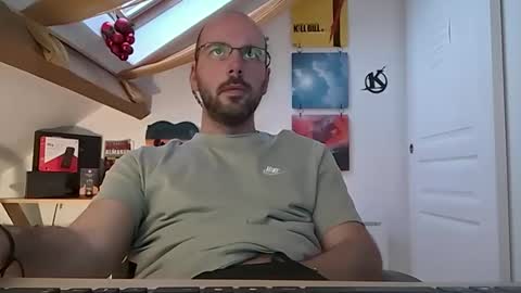 Snapshot of mikmik91 chatting on January 6, 4:13 pm mikmik91 online show from January 6, 4:13 pm