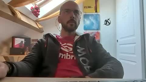 Snapshot of mikmik91 chatting on December 20, 11:43 am mikmik91 online show from December 20, 11:43 am