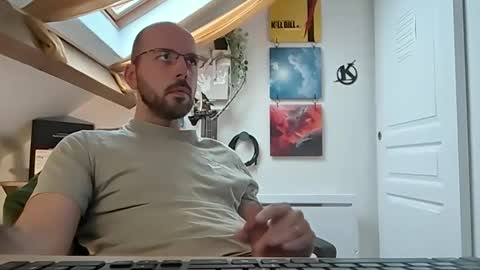 Snapshot of mikmik91 chatting on January 17, 2:50 pm mikmik91 online show from January 17, 2:50 pm