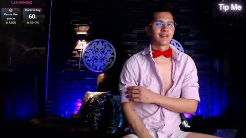 milandavid1 online show from April 15, 6:41 pm