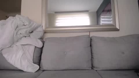 miloslove online show from March 5, 7:06 pm