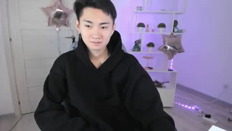 Snapshot of miram_yoo chatting on December 3, 5:19 am              online show from December 3, 5:19 am