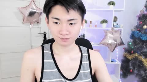 Snapshot of miram_yoo chatting on December 17, 7:15 pm              online show from December 17, 7:15 pm