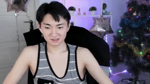 Snapshot of miram_yoo chatting on December 18, 5:26 am              online show from December 18, 5:26 am