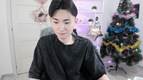 Snapshot of miram_yoo chatting on December 25, 4:54 am              online show from December 25, 4:54 am
