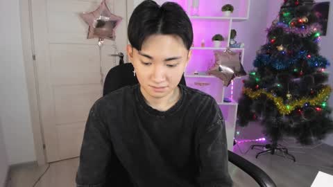Snapshot of miram_yoo chatting on December 26, 3:38 am              online show from December 26, 3:38 am