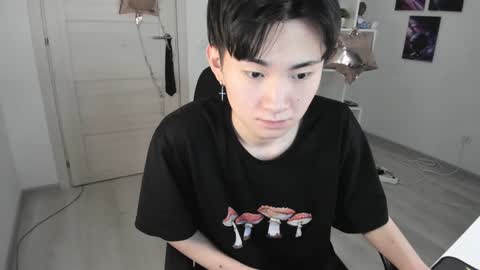 Snapshot of miram_yoo chatting on January 22, 1:42 am              online show from January 22, 1:42 am