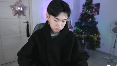 Snapshot of miram_yoo chatting on December 30, 8:15 pm              online show from December 30, 8:15 pm