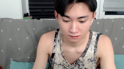 Snapshot of miram_yoo chatting on January 4, 8:37 pm              online show from January 4, 8:37 pm
