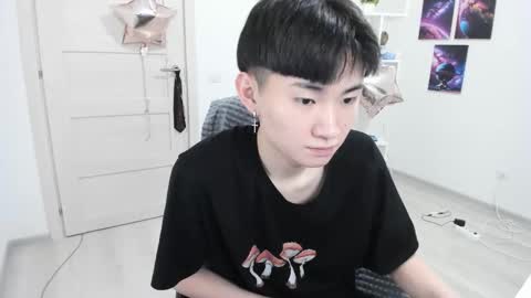 Snapshot of miram_yoo chatting on February 16, 2:11 am              online show from February 16, 2:11 am