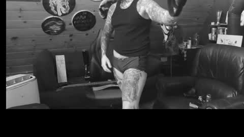 Dustbunnyoverlord online show from July 1, 6:08 pm