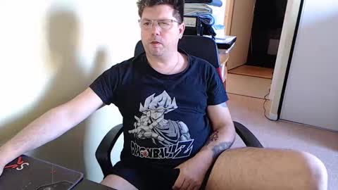 Snapshot of mistercoeur1 chatting on February 6, 3:52 pm mistercoeur online show from February 6, 3:52 pm