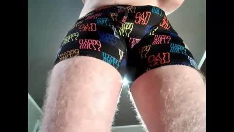 Snapshot of mit1980 chatting on December 16, 12:26 am Mit online show from December 16, 12:26 am