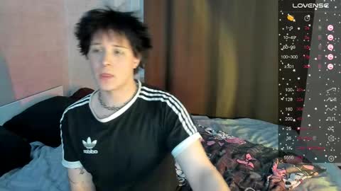 MeowMiku online show from December 13, 8:04 pm