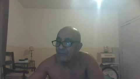 moment71200 online show from January 3, 10:08 pm