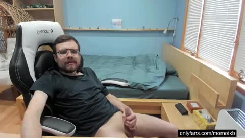 momotkb online show from March 5, 8:49 pm