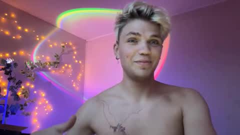 moonflamek online show from December 22, 4:04 pm