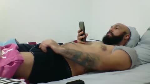 Snapshot of mr8plus chatting on December 18, 5:26 am Mr8 online show from December 18, 5:26 am