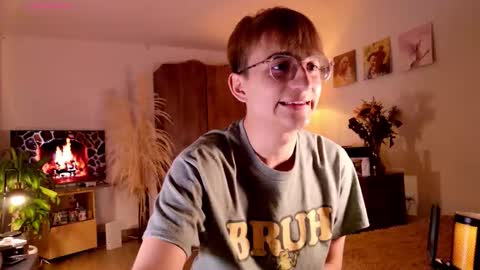 Snapshot of mr_evan1 chatting on September 26, 3:32 pm Mr Evans online show from September 26, 3:32 pm