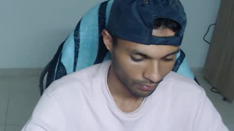 Max online show from November 11, 9:42 pm