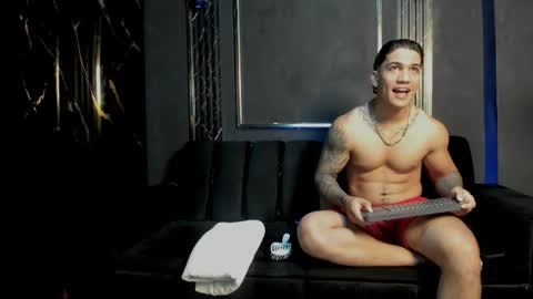 mr_maximo online show from November 21, 4:11 am