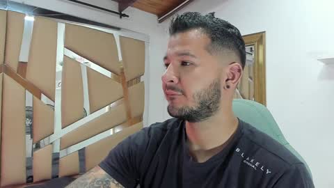 MIKEE online show from December 31, 3:01 am