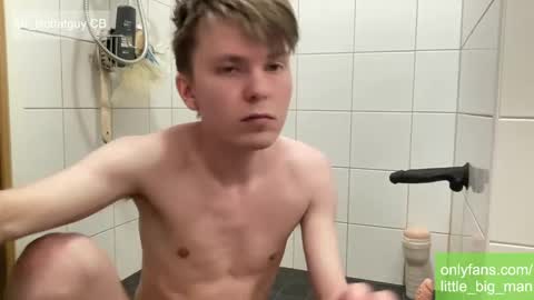 Snapshot of mr_notfatguy chatting on March 3, 11:34 pm notfatguy online show from March 3, 11:34 pm