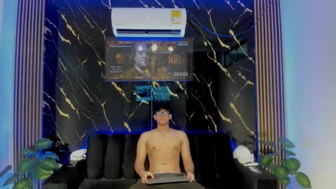 yisuz online show from March 18, 7:28 pm