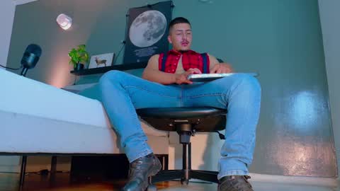 Mr Fox online show from October 16, 8:39 pm