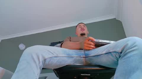 Mr Fox online show from October 20, 8:02 pm