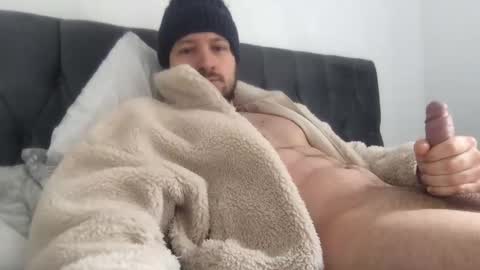 Snapshot of mrgreytt chatting on February 16, 11:38 am Mrgrey online show from February 16, 11:38 am