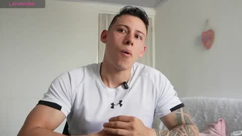 muscle_king_cum online show from April 11, 3:37 pm