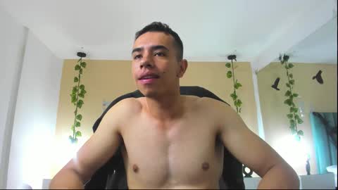 Snapshot of muscle_scott chatting on October 23, 1:03 pm muscle scott online show from October 23, 1:03 pm