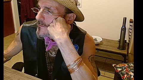 Snapshot of mycock4u247 chatting on December 8, 7:58 am LA MARIPOSA DE MARICOPA online show from December 8, 7:58 am