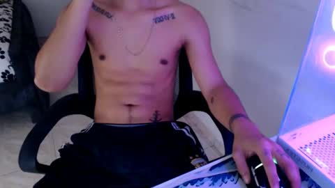 Snapshot of mysteryboy_thin16 chatting on December 20, 10:11 pm mysteryboy_thin16 online show from December 20, 10:11 pm