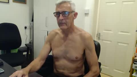 nakedcarpenteruk online show from December 16, 6:59 pm