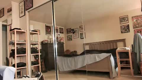nakedmonkey online show from June 3, 1:29 am