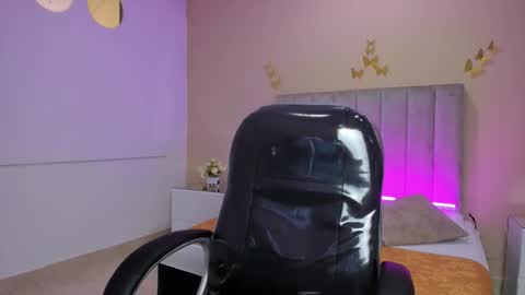 Nascary Fox online show from February 10, 8:24 pm