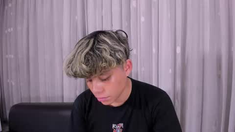 nathanbell1 online show from October 22, 7:56 am