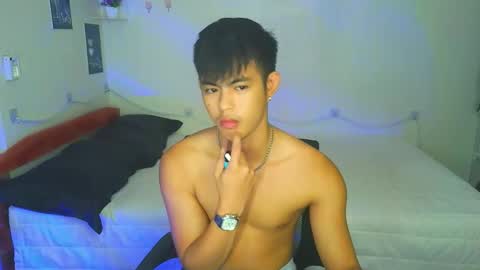 Snapshot of naughtyboylouie chatting on September 15, 12:06 pm Loue online show from September 15, 12:06 pm