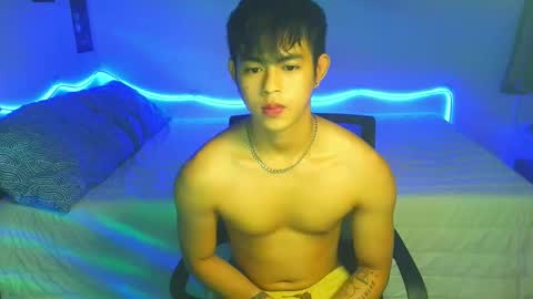 Snapshot of naughtyboylouie chatting on September 28, 11:47 pm Loue online show from September 28, 11:47 pm