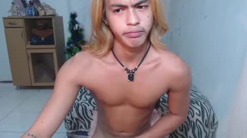 Snapshot of naughtyboylouie chatting on January 24, 8:34 am Loue online show from January 24, 8:34 am