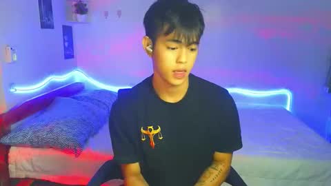 Snapshot of naughtyboylouie chatting on September 21, 6:19 pm Loue online show from September 21, 6:19 pm