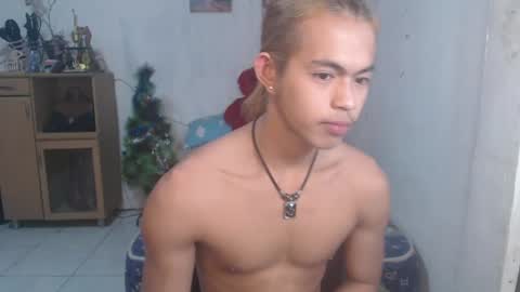 Snapshot of naughtyboylouie chatting on February 1, 7:26 am Loue online show from February 1, 7:26 am