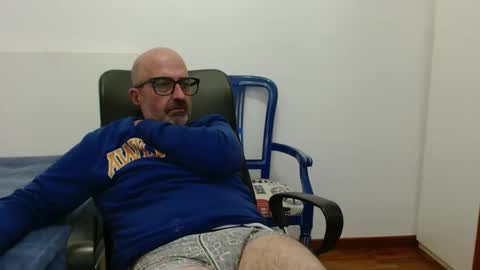 simi online show from October 18, 6:46 pm