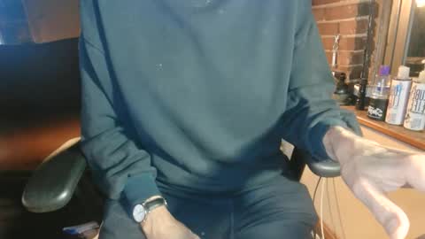 Snapshot of nfgwholoves2cum chatting on October 25, 11:28 pm NFG  Nice Friendly Guy  Dick online show from October 25, 11:28 pm