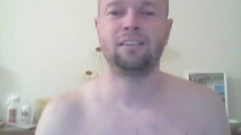 nick1990b online show from February 1, 5:33 pm