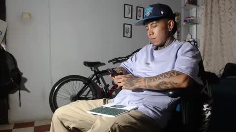 Nickhot0609 online show from February 4, 4:05 am